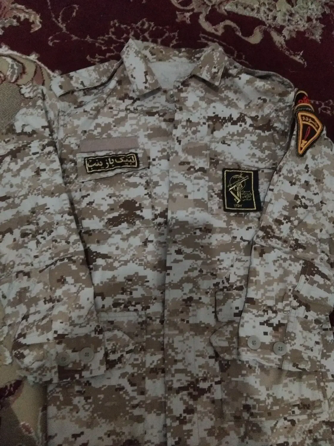 لباس نظامی خاکی|لباس|تربتحیدریه, کاشانی|دیوار