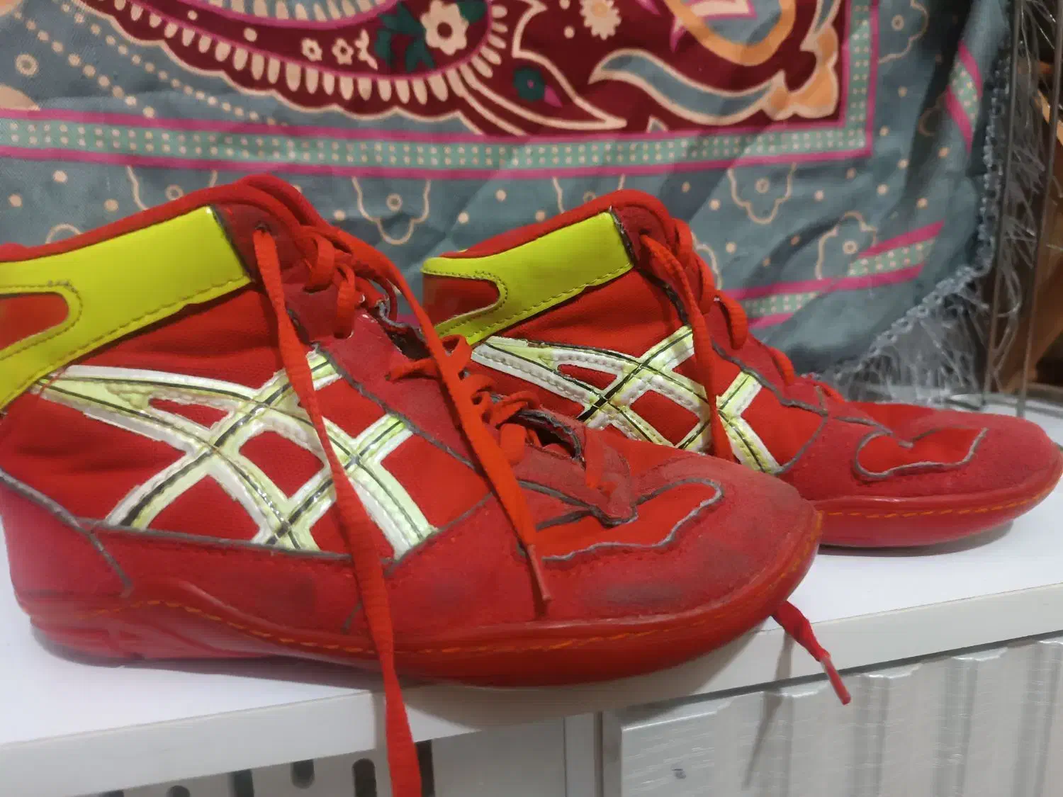 کفش کشتی نو است|کیف، کفش، کمربند|دهدشت, |دیوار