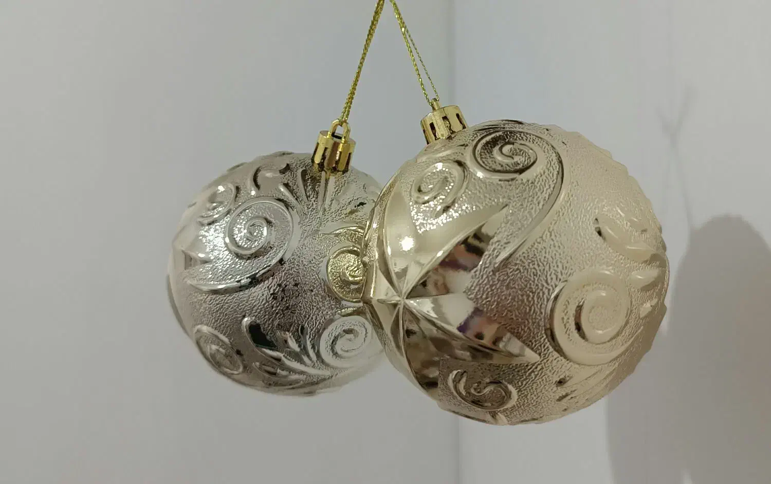 آویز بزرگ گوی کریسمس (۲ عددی)|صنایع دستی و سایر لوازم تزئینی|سبزوار, شهرک اندیشه|دیوار