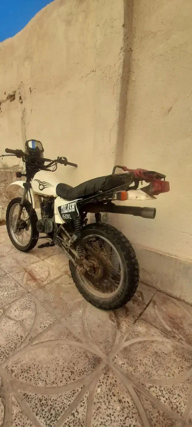 موتورتریل|موتورسیکلت|صائین قلعه, |دیوار