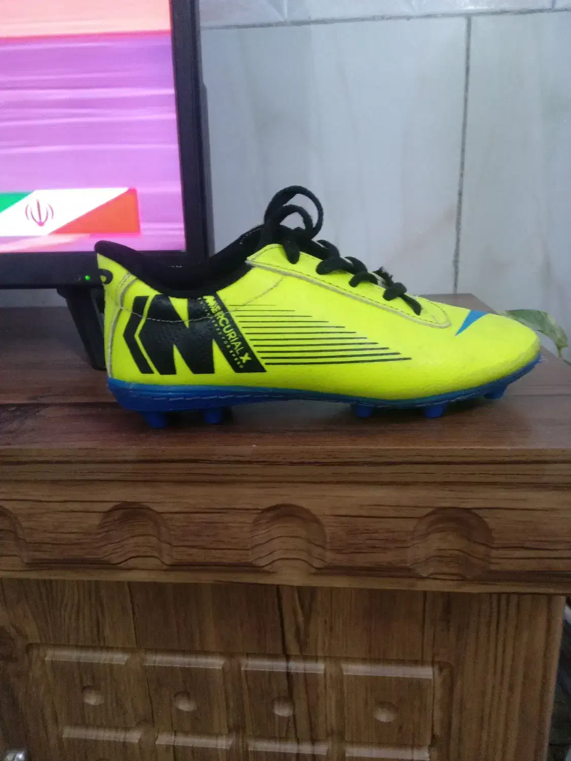 کفش ورزشی چمن|کیف، کفش، کمربند|نیشابور, فردوسی جنوبی|دیوار