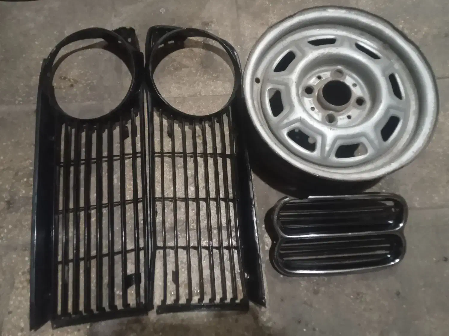 بی ام و ۲۰۰۲|قطعات یدکی و لوازم جانبی|قم, قم نو|دیوار