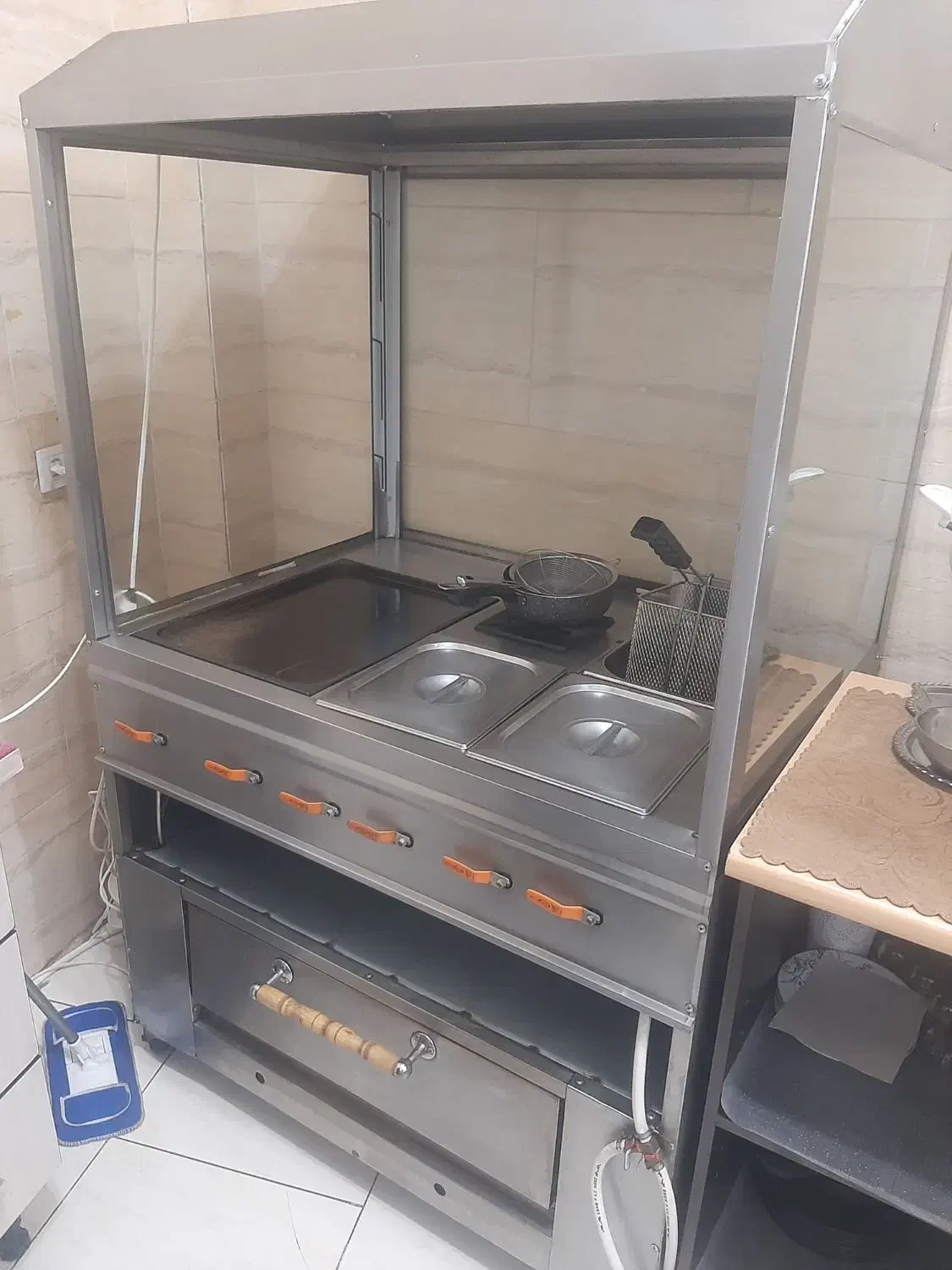 فر ساندویچ و پیتزا|کافی‌شاپ و رستوران|رشت, هلال احمر|دیوار