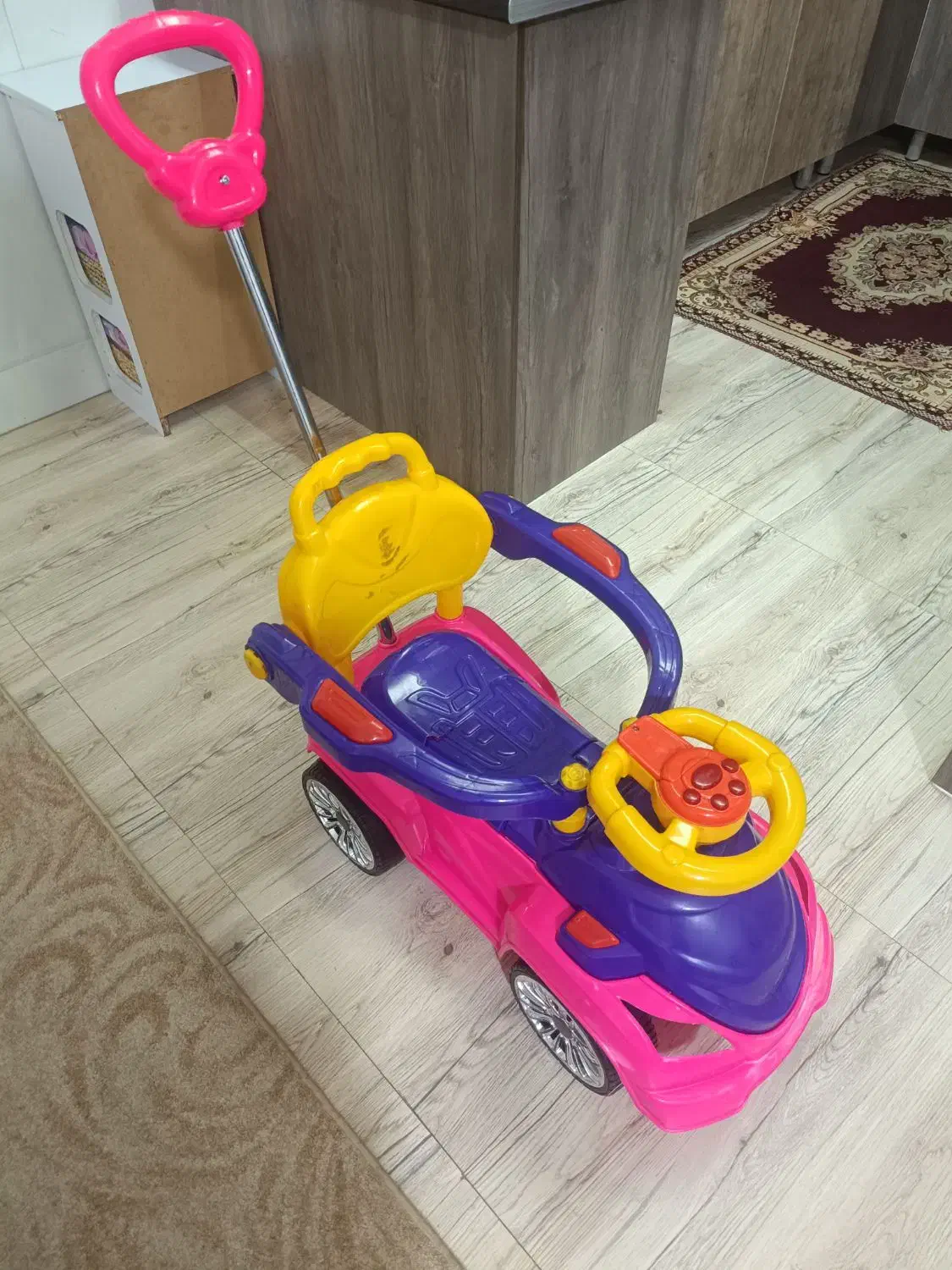 سه چرخه|اسباببازی بچه|قم, ولیعصر|دیوار