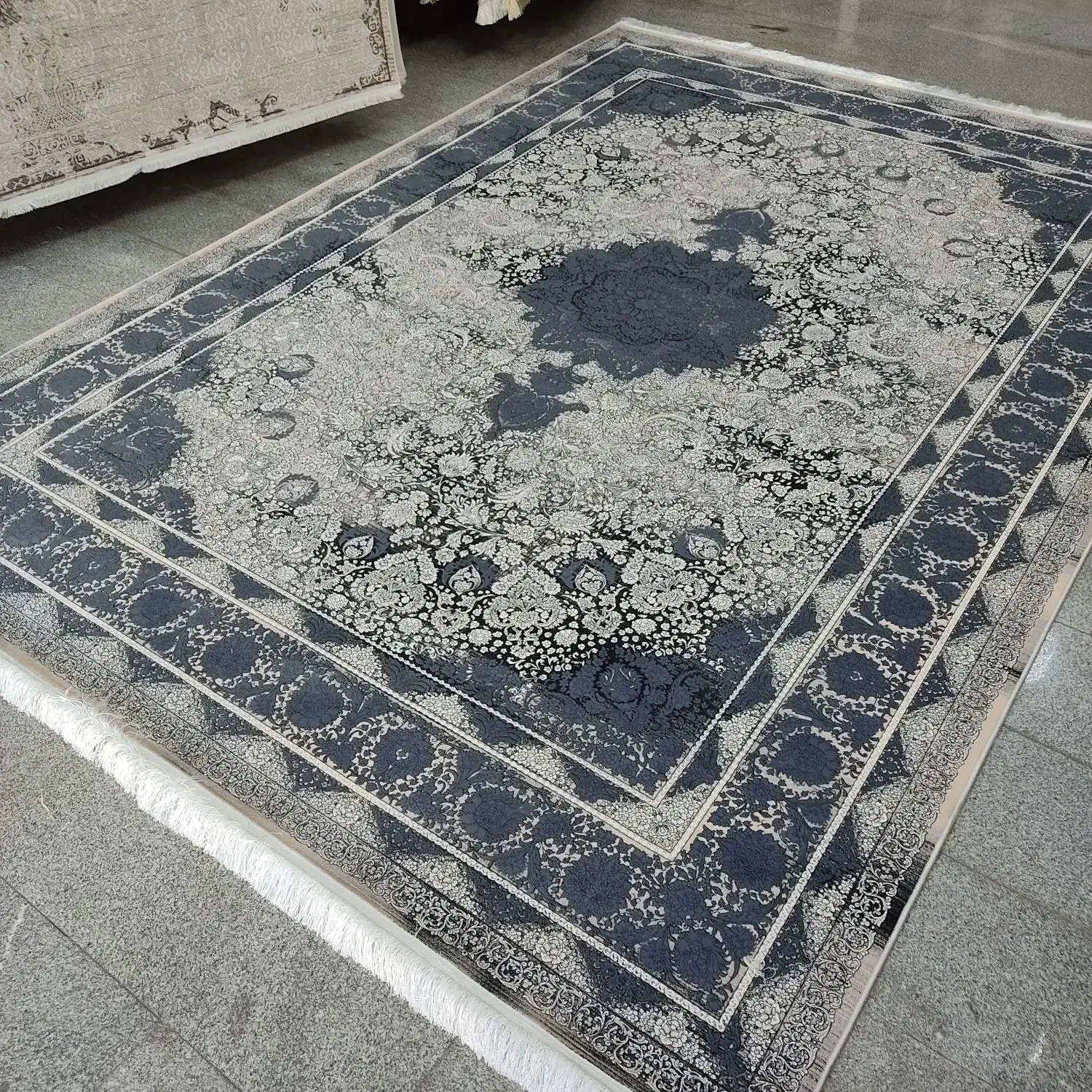 فرش۱۲۰۰شانه نایین محتشم|فرش|قدس, شهر‌قدس|دیوار