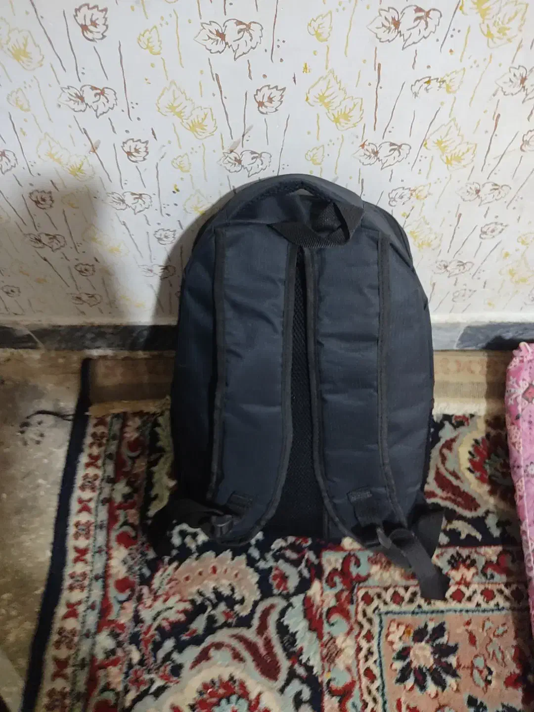 کیف مدرسه|کیف، کفش، کمربند|بروجرد, |دیوار