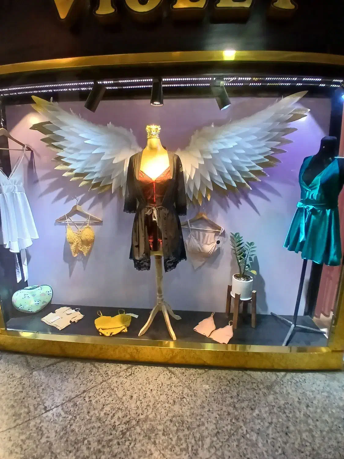 واگذاری فروشگاه لباس زیر زنانه|لباس|شاهینشهر, فردوسی|دیوار