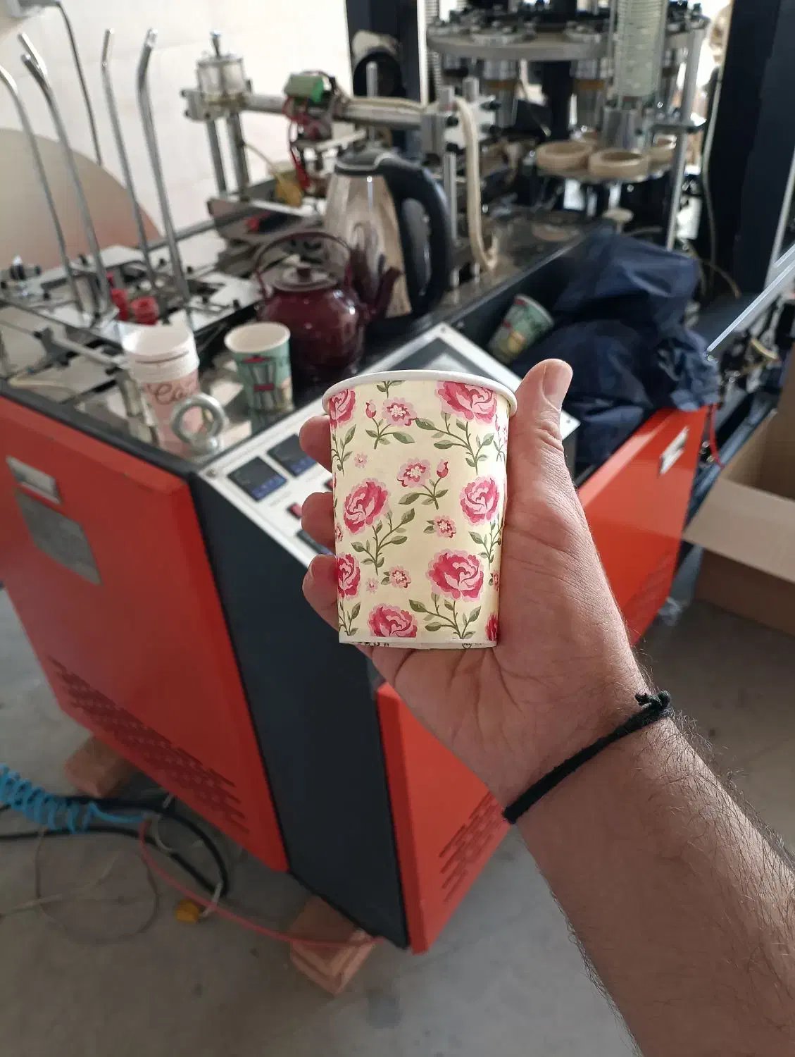 لیوان کاغذی درجه ۱ بدون بو و نشتی|ظروف نگهدارنده، پلاستیکی، یکبارمصرف|تبریز, |دیوار