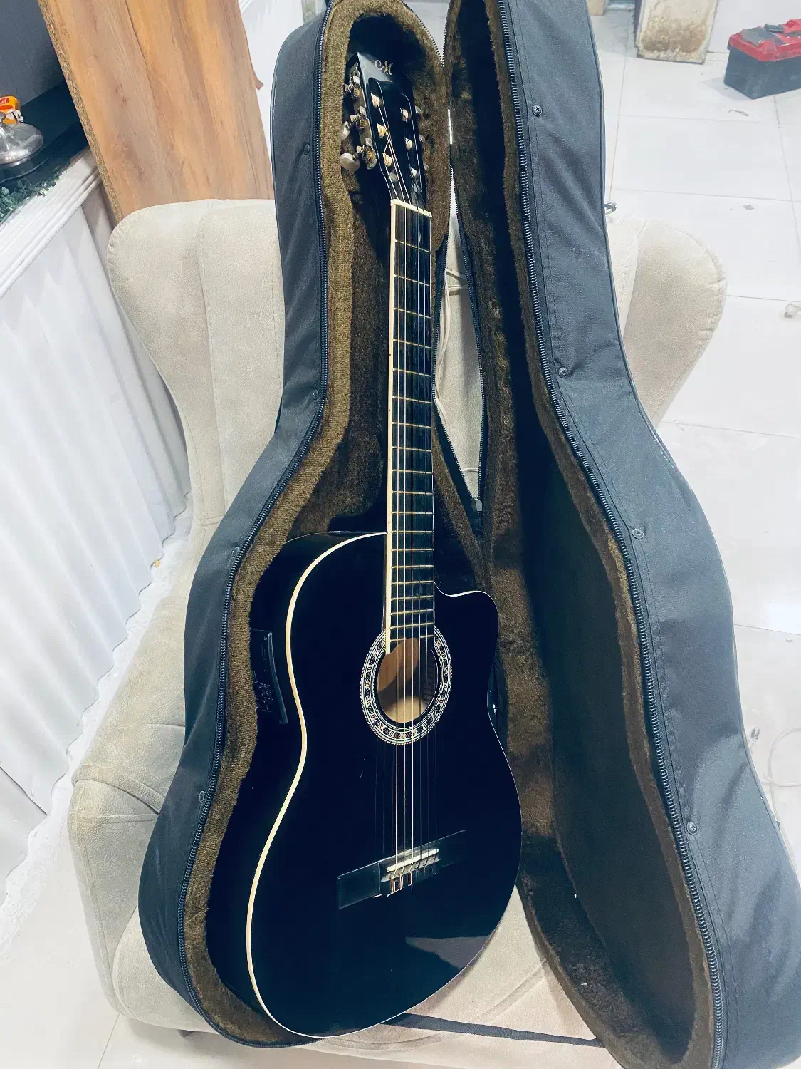 گیتار خارجی پیک اپ دار|گیتار، بیس، امپلیفایر|مشهد, رضاشهر|دیوار