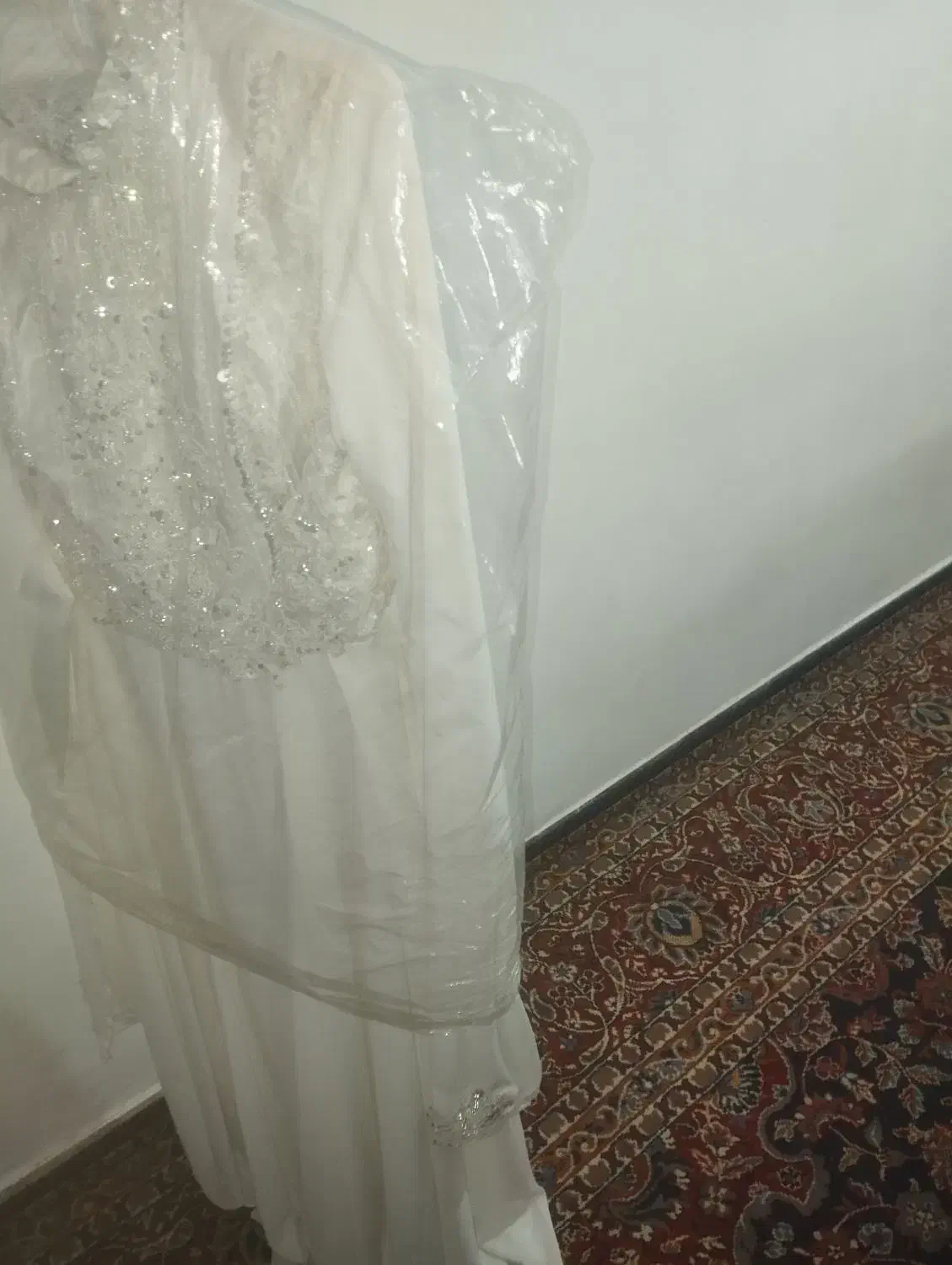 لباس محضر|لباس|مشهد, انقلاب|دیوار