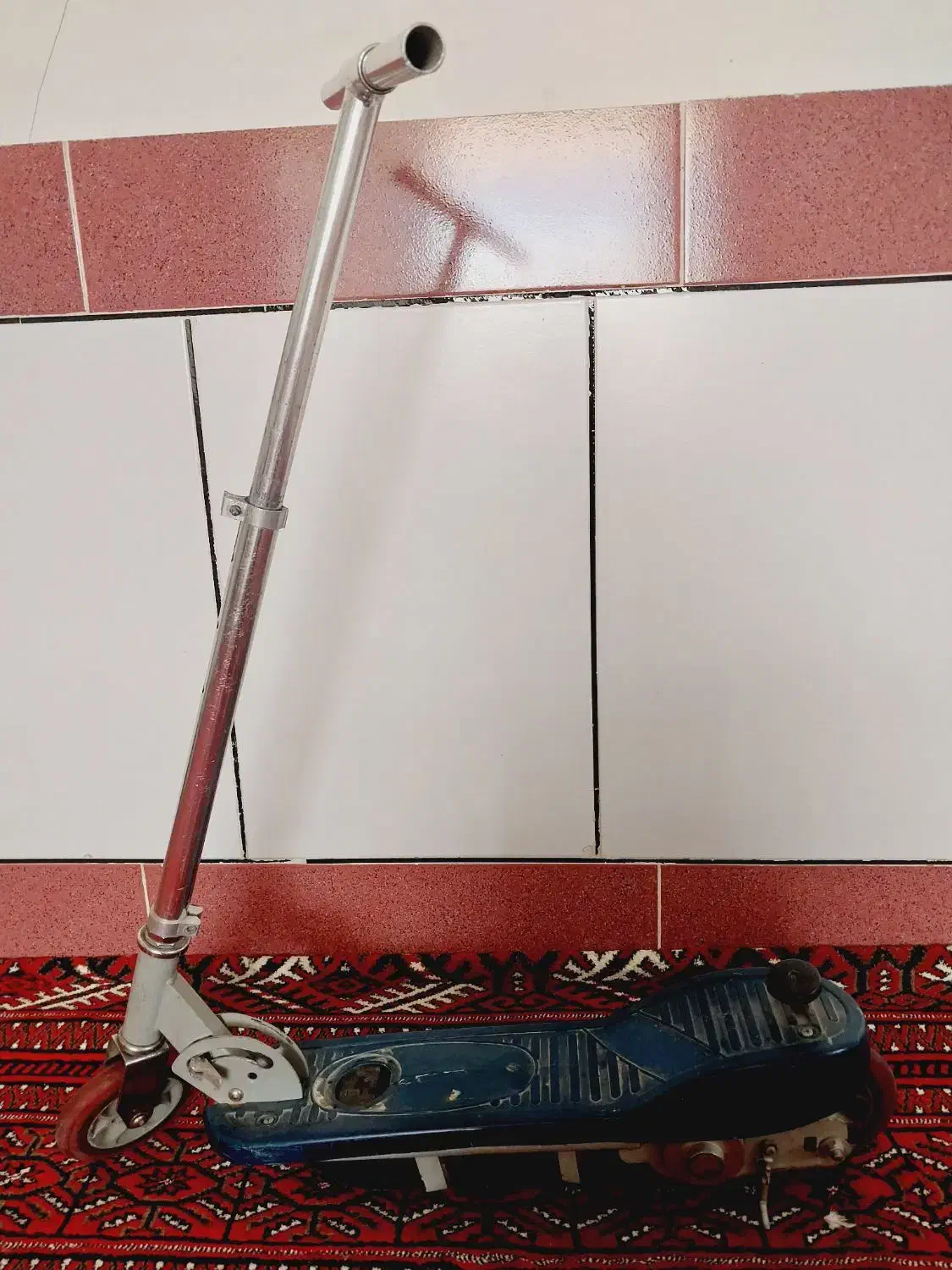 اسکوتر|دوچرخه، اسکیت، اسکوتر|کلاله, |دیوار