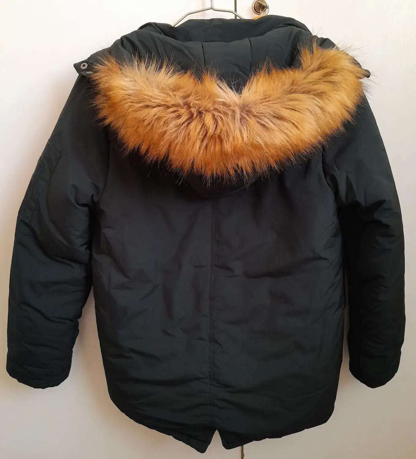 لباس زمستانی خارجی|لباس|قم, مسجد امام حسن|دیوار