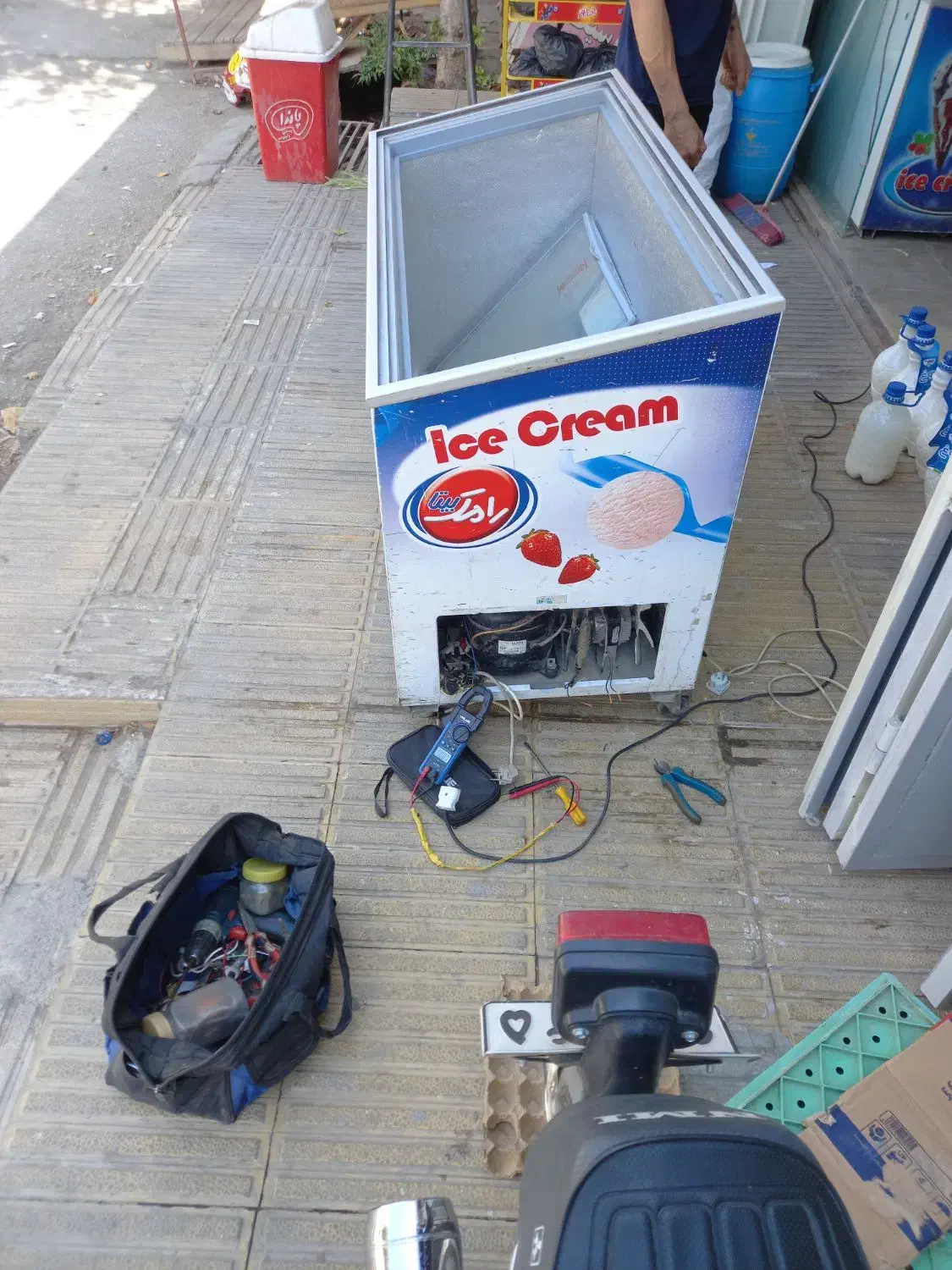 تعمیریخچال مغازه ی ویترینی (استادکار متهعد)|خدمات پیشه و مهارت|خرم‌آباد, |دیوار