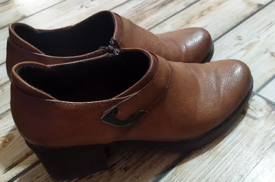 کفش|کیف، کفش، کمربند|نهاوند, |دیوار