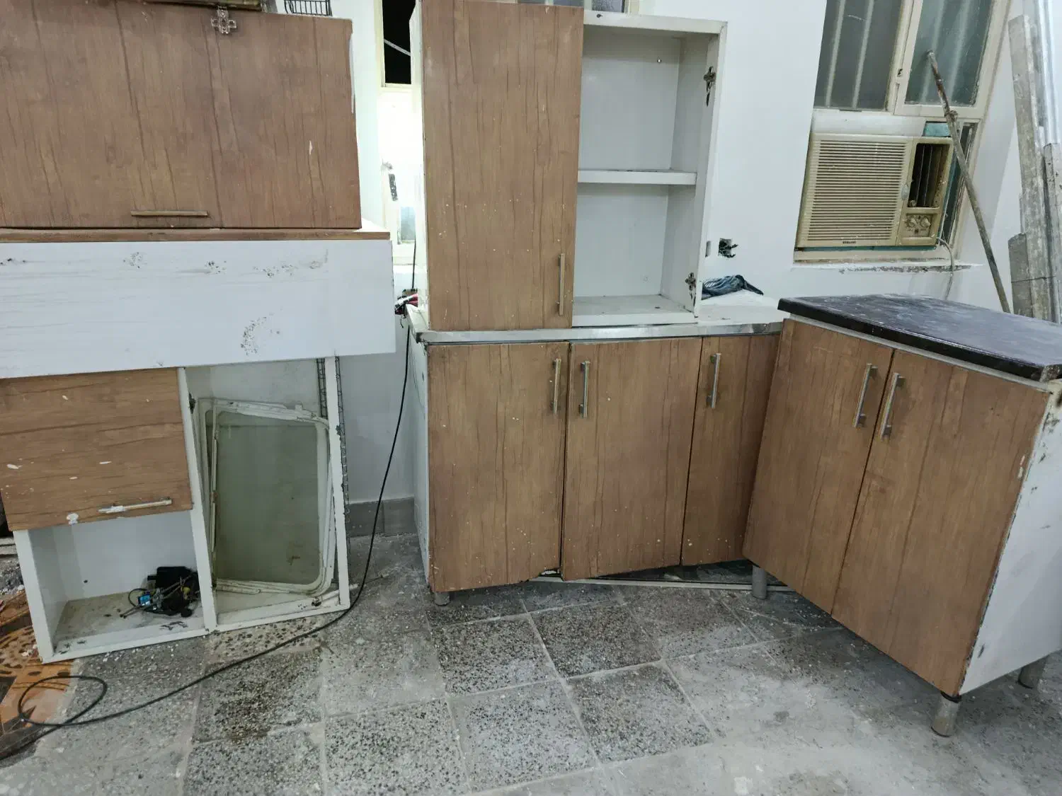 کابینت فلزی کارکرده ۳متری بهمراه یک عدد بوفه|مصالح و تجهیزات ساختمان|اندیمشک, |دیوار