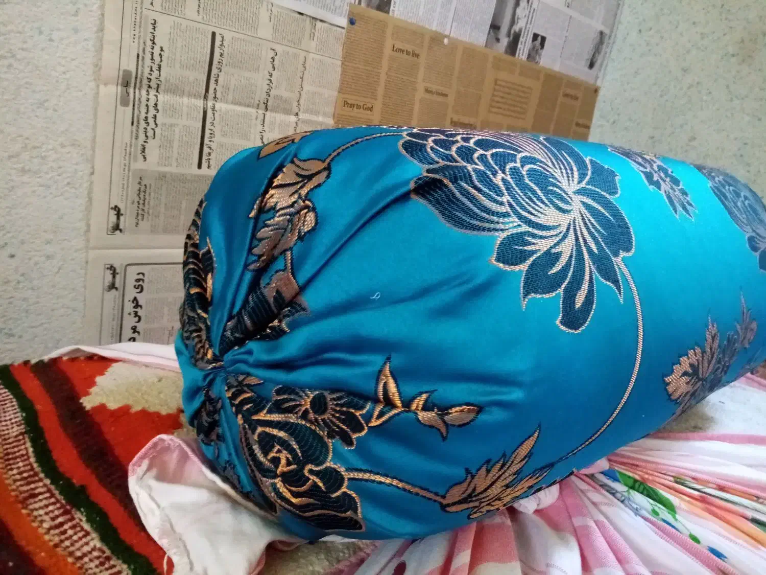 بالش  شاه نشین 4جفت|رختخواب، بالش، پتو|شیراز, زرهی|دیوار