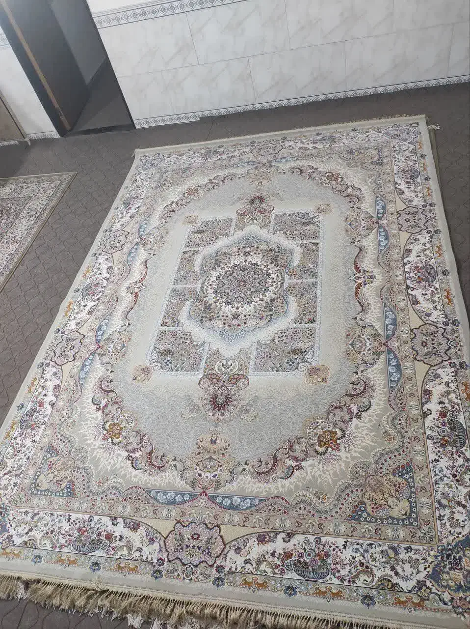 فرش کرم|فرش|ورامین, ورامین|دیوار