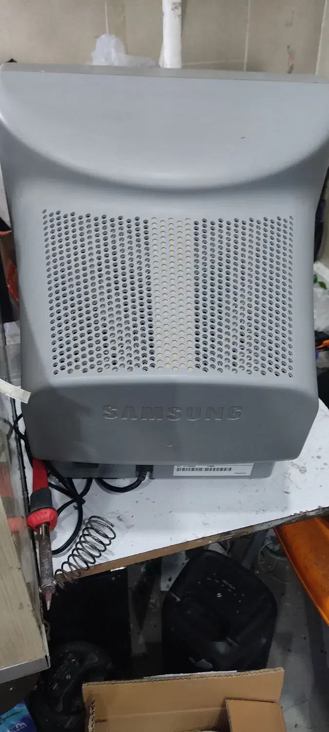 مانیتور سالم میباشد|قطعات و لوازم جانبی رایانه|فسا, |دیوار