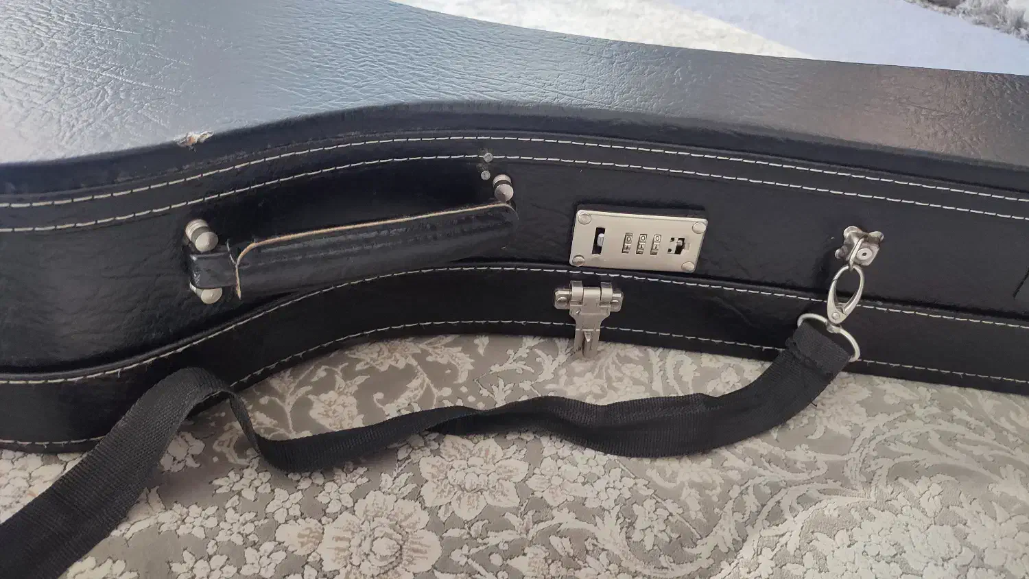 هاردکیس گیتارکلاسیک|گیتار، بیس، امپلیفایر|مریوان, |دیوار