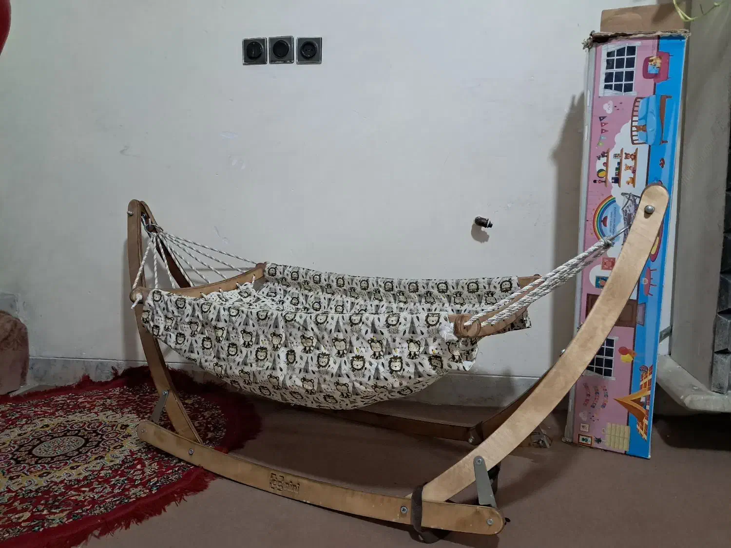 گهواره آغوشی|اسباب و اثاث بچه|شیراز, غدیر جنوبی|دیوار