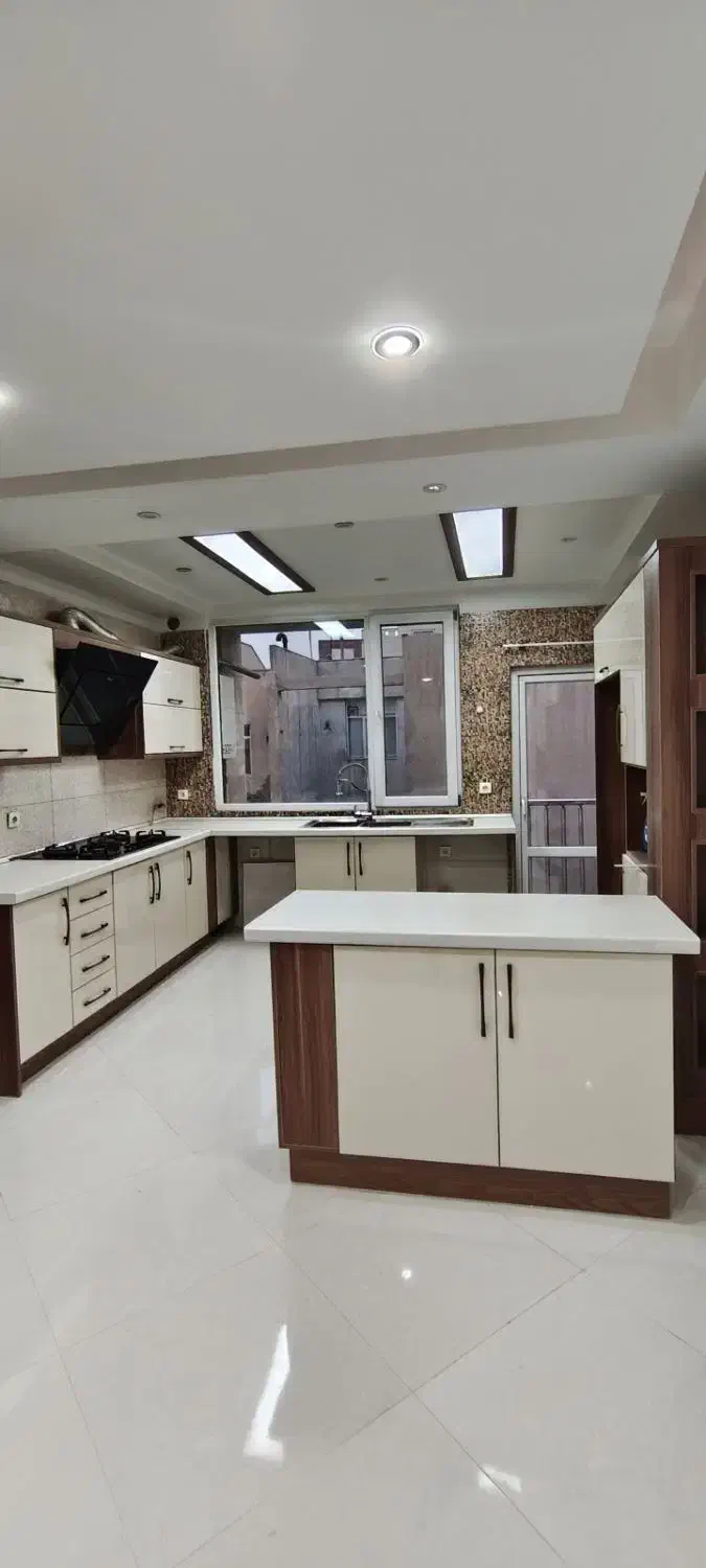 110 متر / تک واحدی / دو پارکینگ