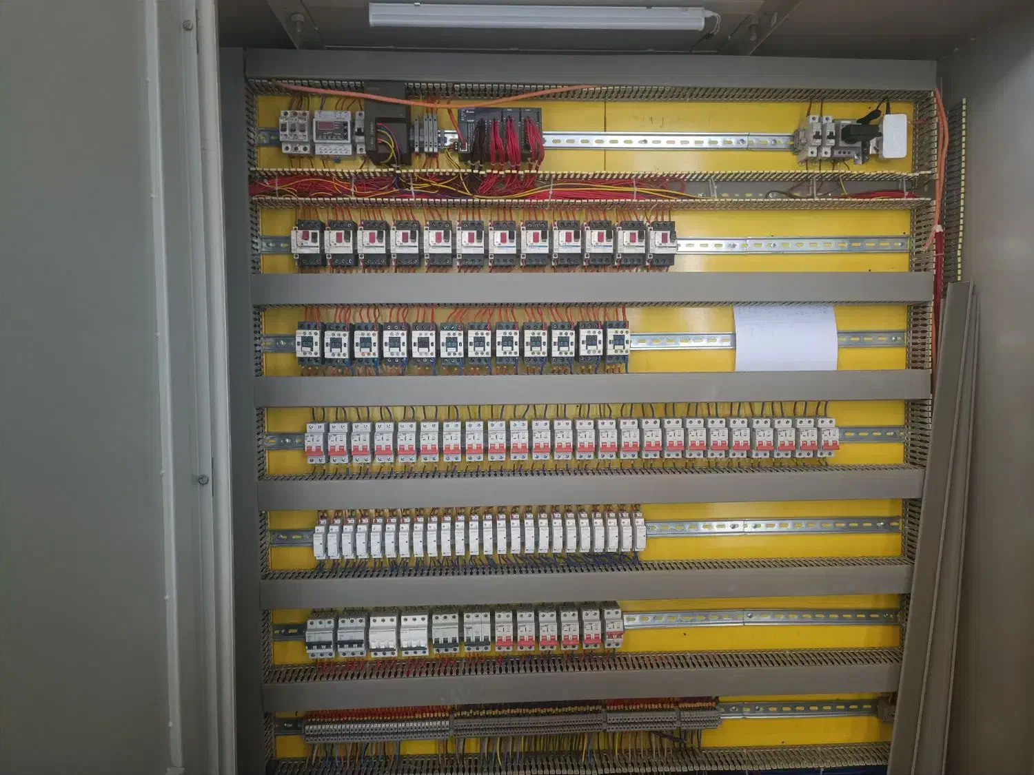 برقکار صنعتی ساختمانی(پروژه ای و تعمیرات)|خدمات پیشه و مهارت|لنجان, |دیوار