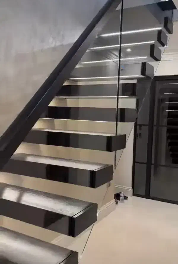 متخصص نرده های شیشه ای|خدمات پیشه و مهارت|رشت, جانبازان|دیوار