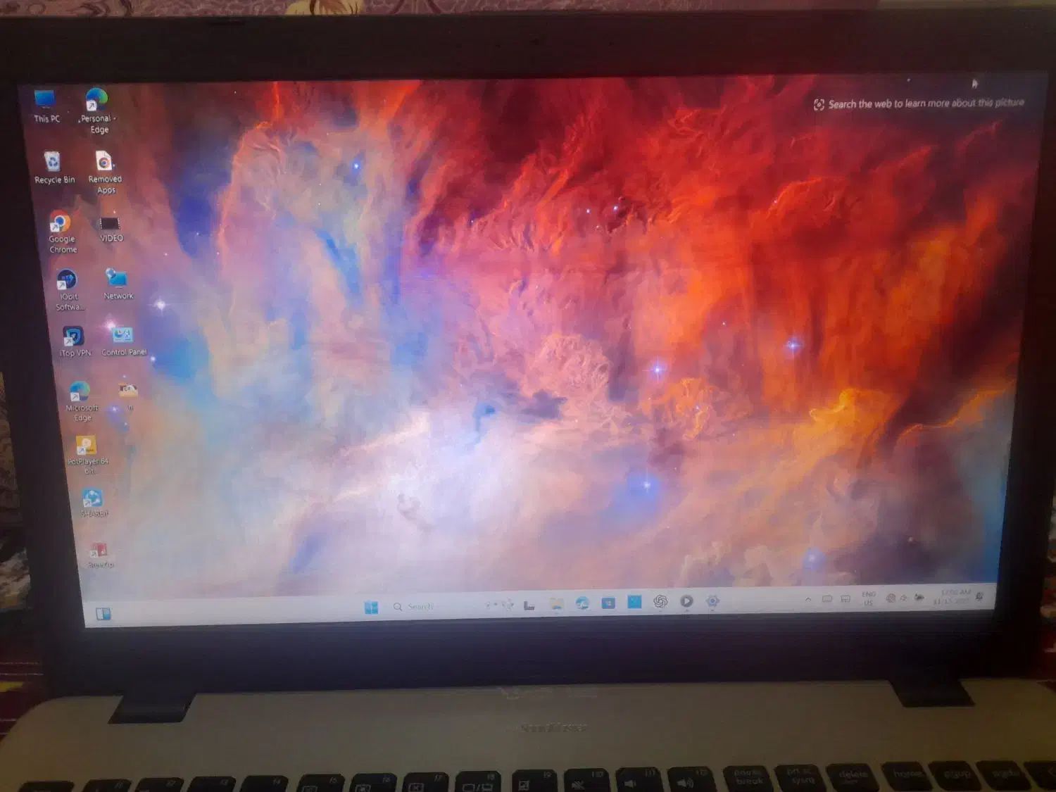 لپ تاپ|رایانه همراه|میانه, |دیوار