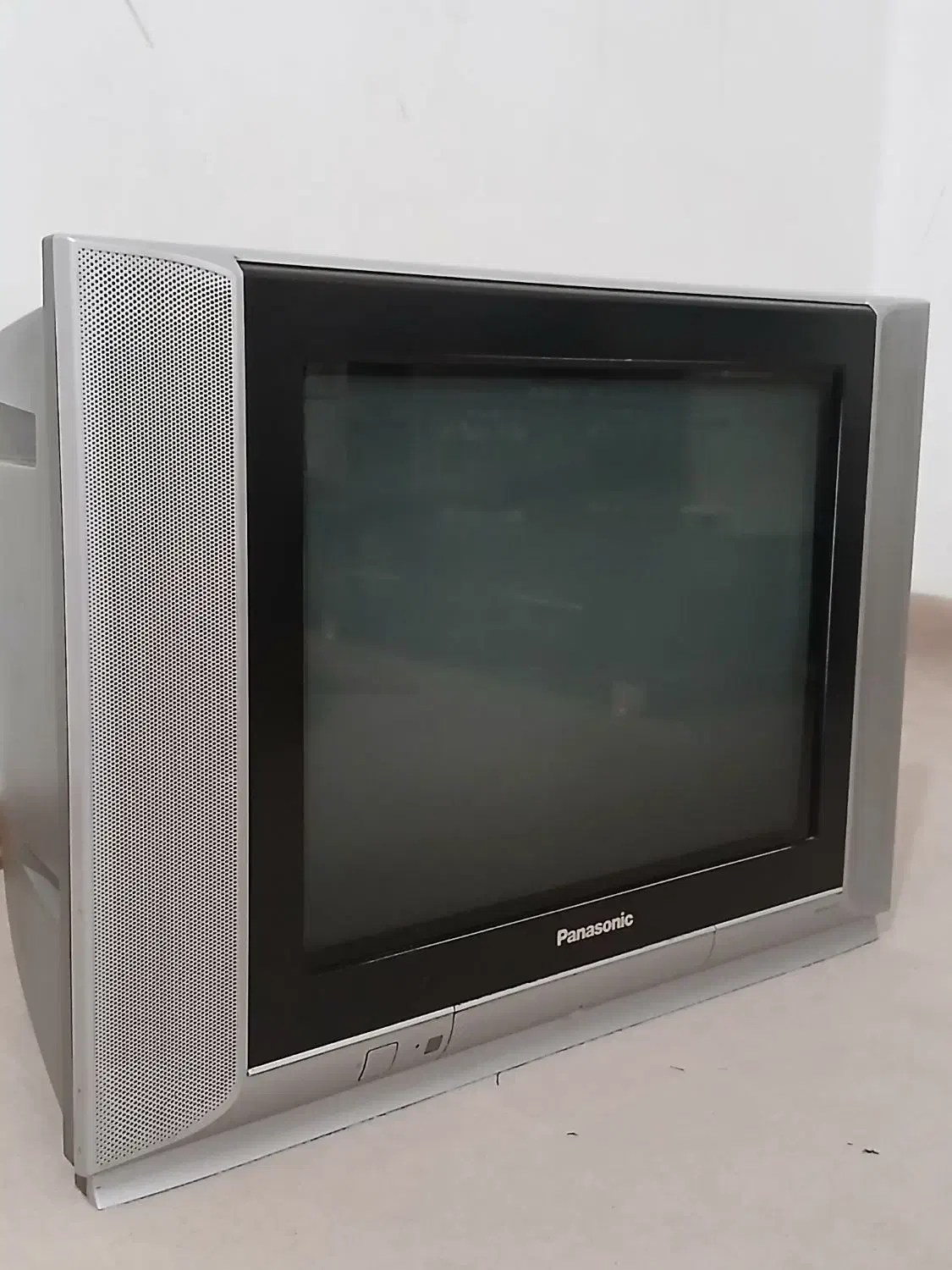 تلوزیون تمیز در حد نو|تلویزیون و پروژکتور|دوگنبدان, |دیوار