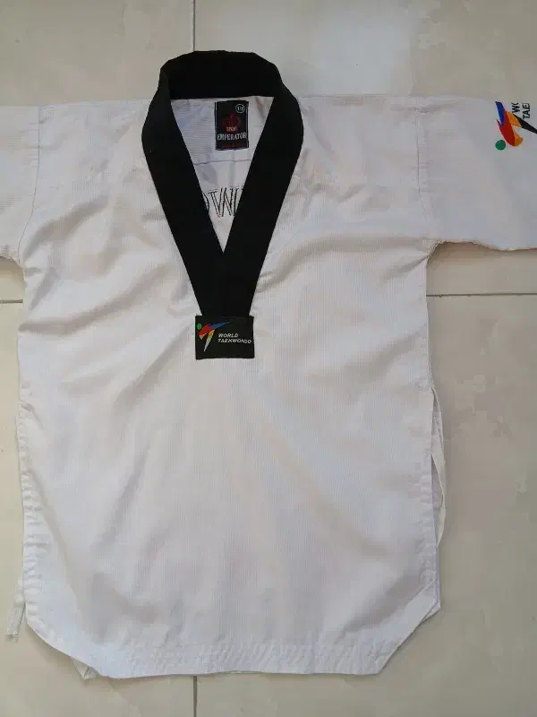 وسایل ولباس تکواندو|کفش و لباس بچه|اندیشه, اندیشه فاز ۱|دیوار