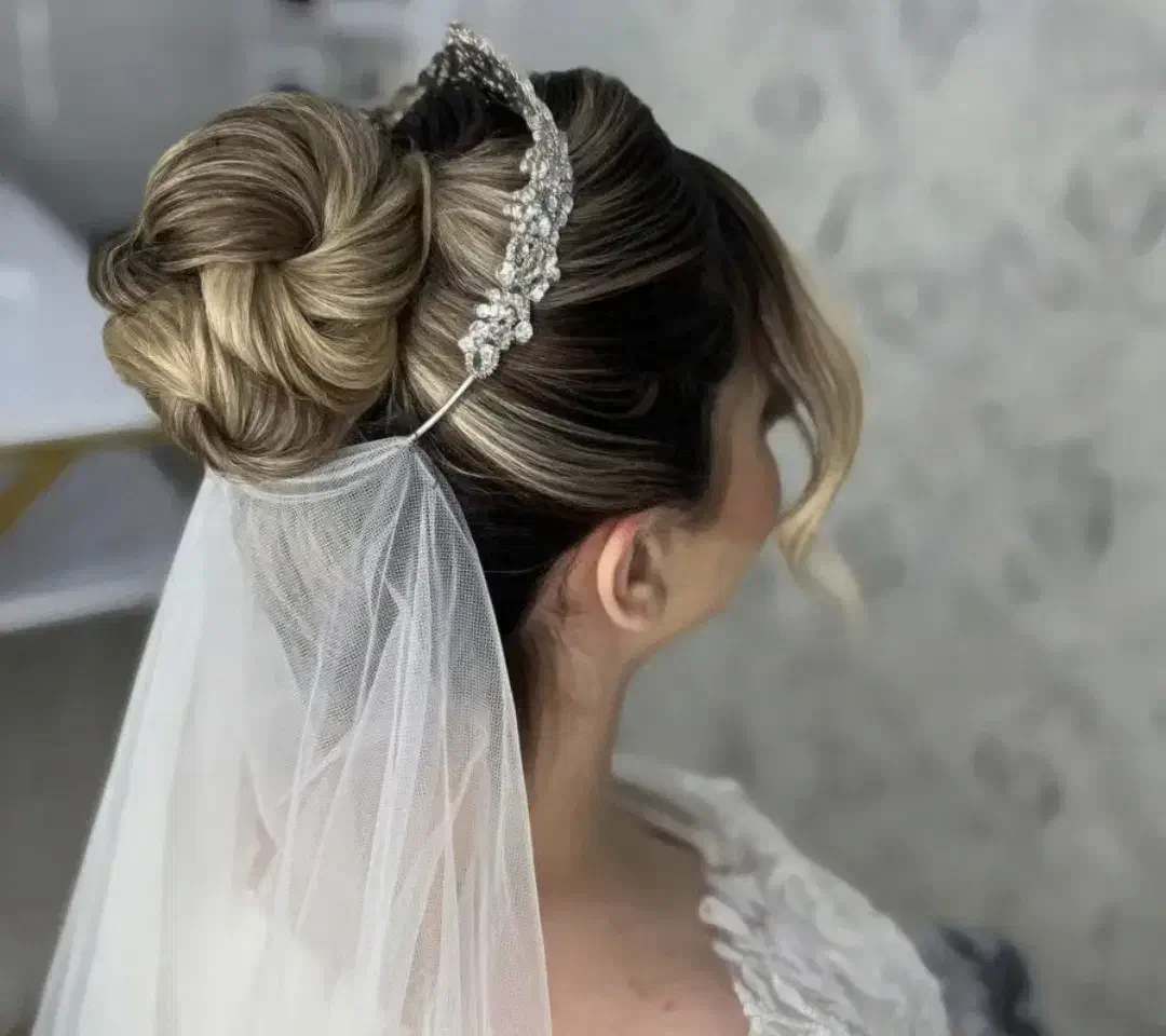 50درصد تخفیف میکاپ و شینیون عروس و همراهی و آموزش|خدمات آرایشگری و زیبایی|تربت جام, مطهری|دیوار