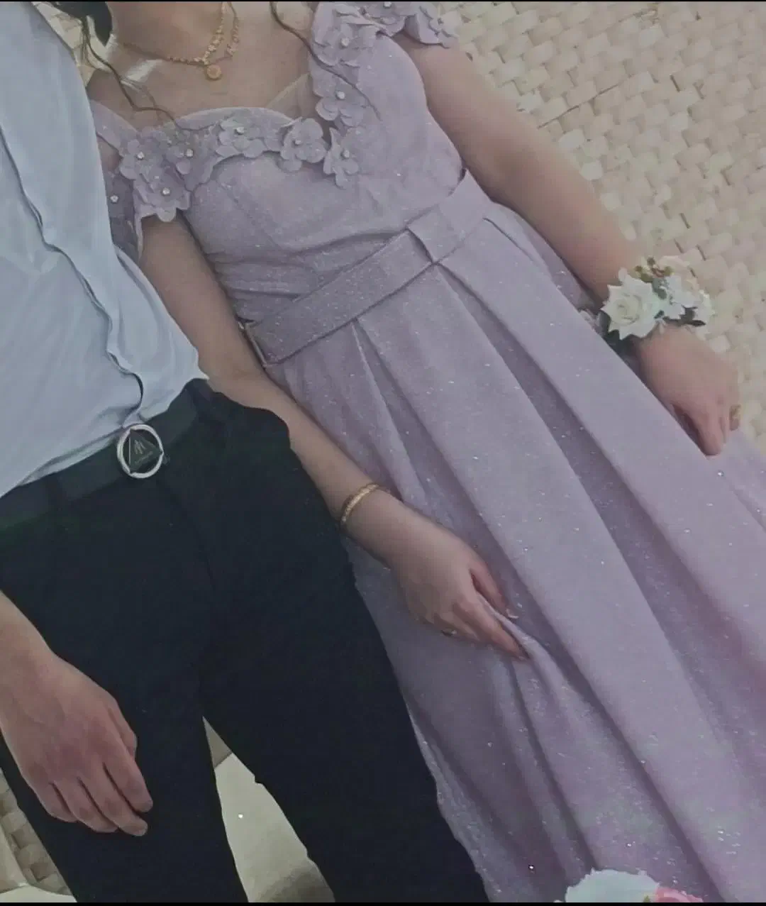 لباس مجلسی|لباس|نمین, |دیوار