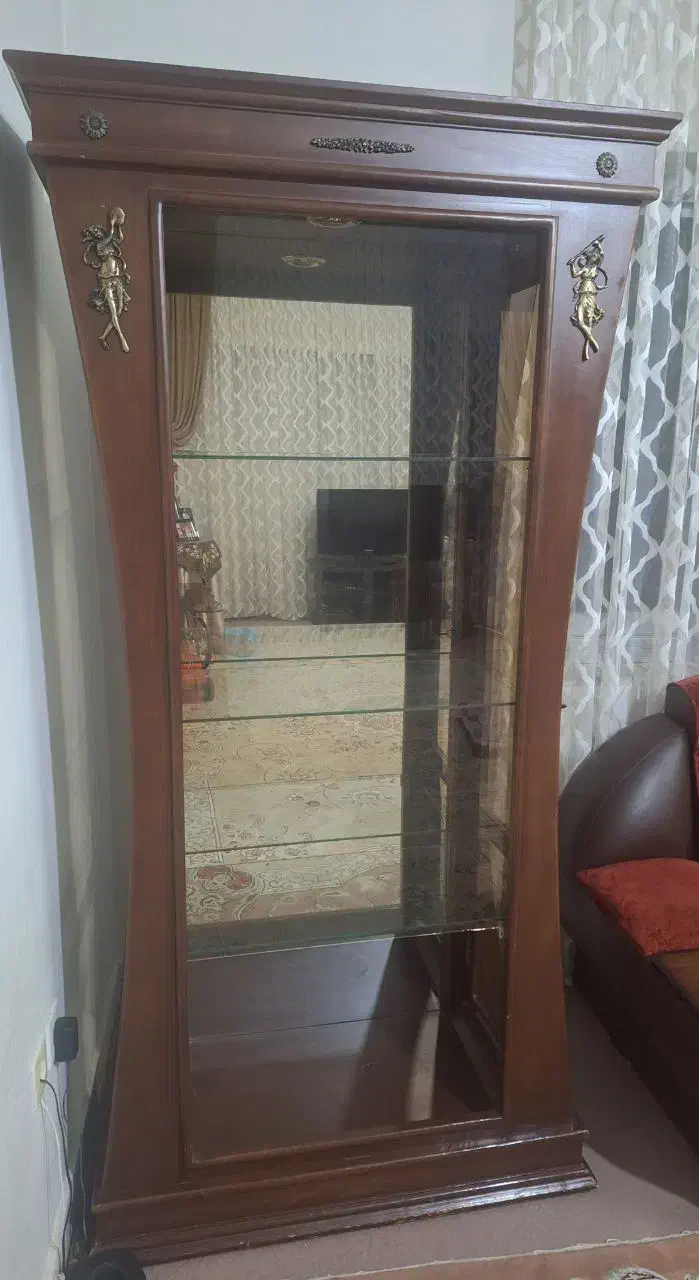 بوفه. ویترین چوبی لوکس با تزئینات برنجی ونور داخلی|بوفه، ویترین، کنسول|شیروان (خراسان), |دیوار