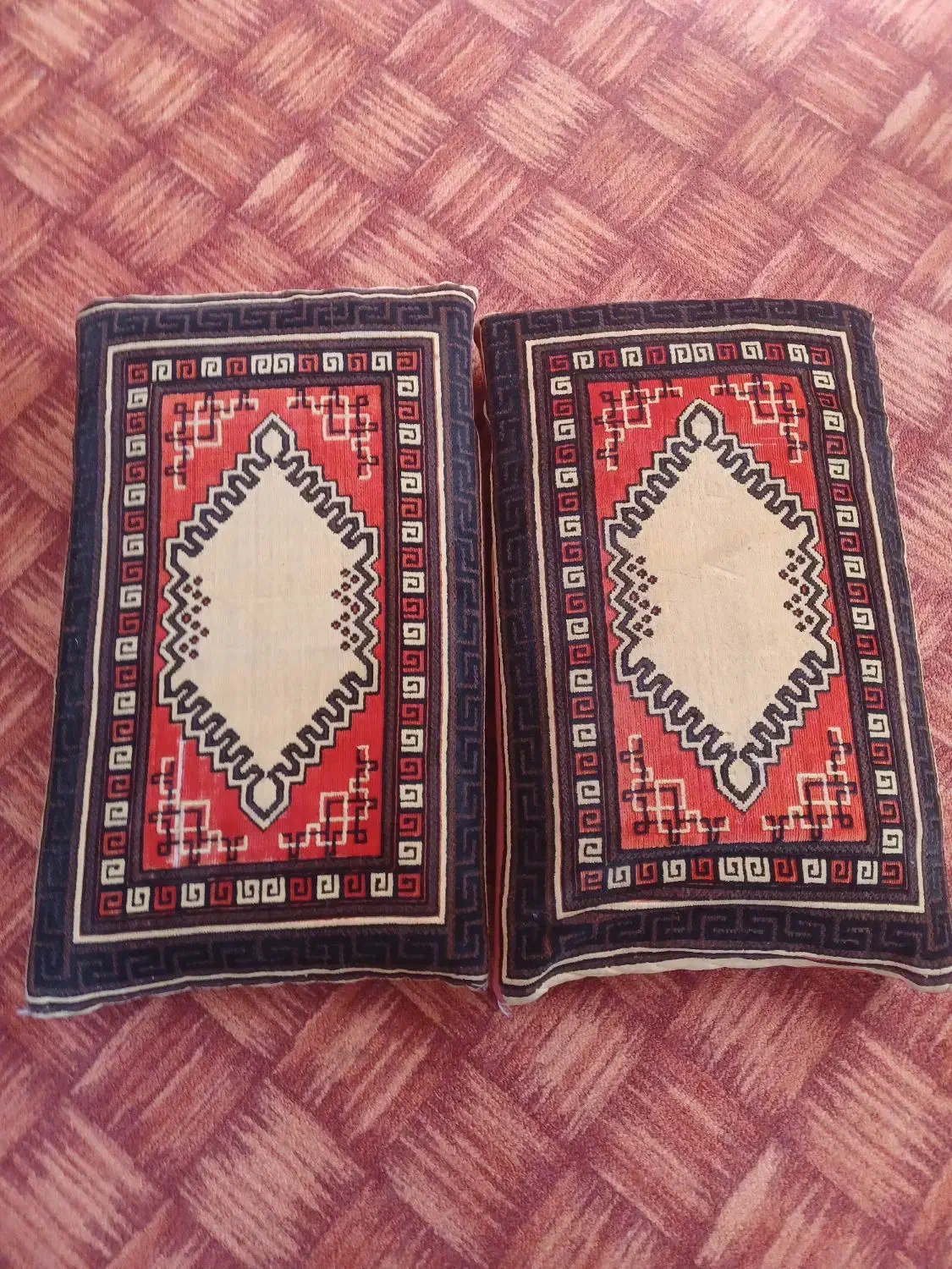 پشتی قدیمی|پشتی|شیراز, گویم|دیوار