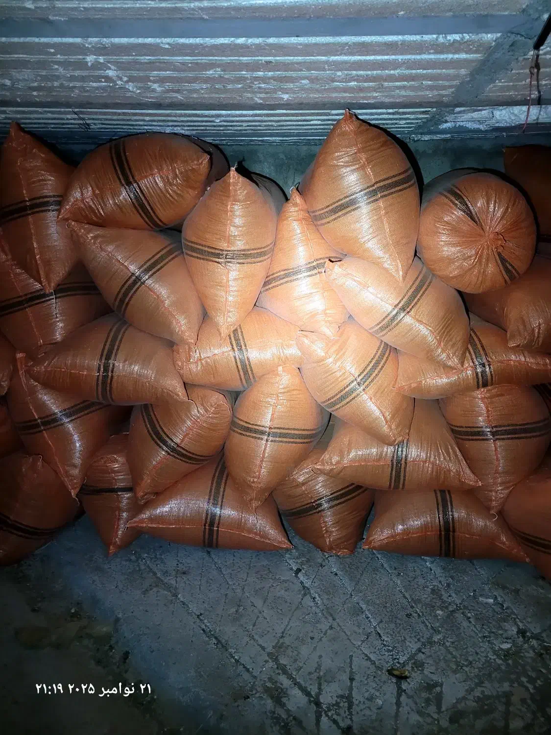 کاه کیسه شده گندم آماده تحویل.کیسه ای هم موجوده|عمده‌فروشی|نوده انقلاب, |دیوار