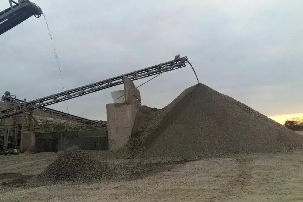 نیازمند نیرو سنگ شکن کارفرما و کارگر|استخدام صنعتی، فنی، مهندسی|چالوس, |دیوار