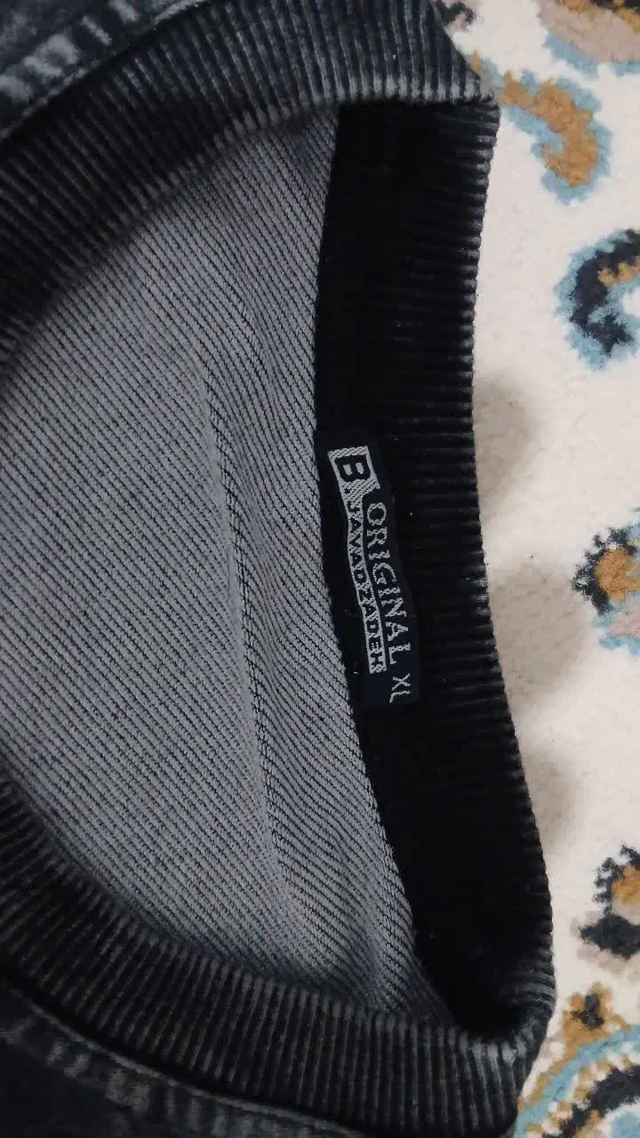 لباس طرح لی|لباس|قم, باغ شریفی|دیوار