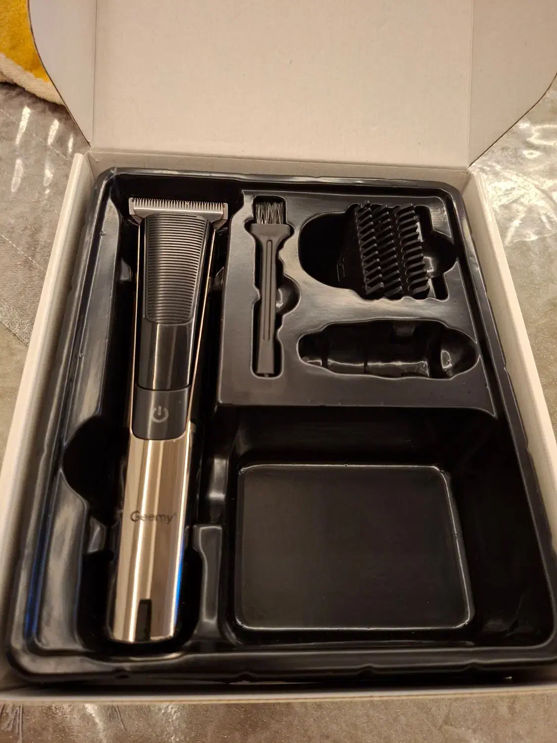 ماشین اصلاح و خط زن|آرایشی، بهداشتی، درمانی|میانه, |دیوار