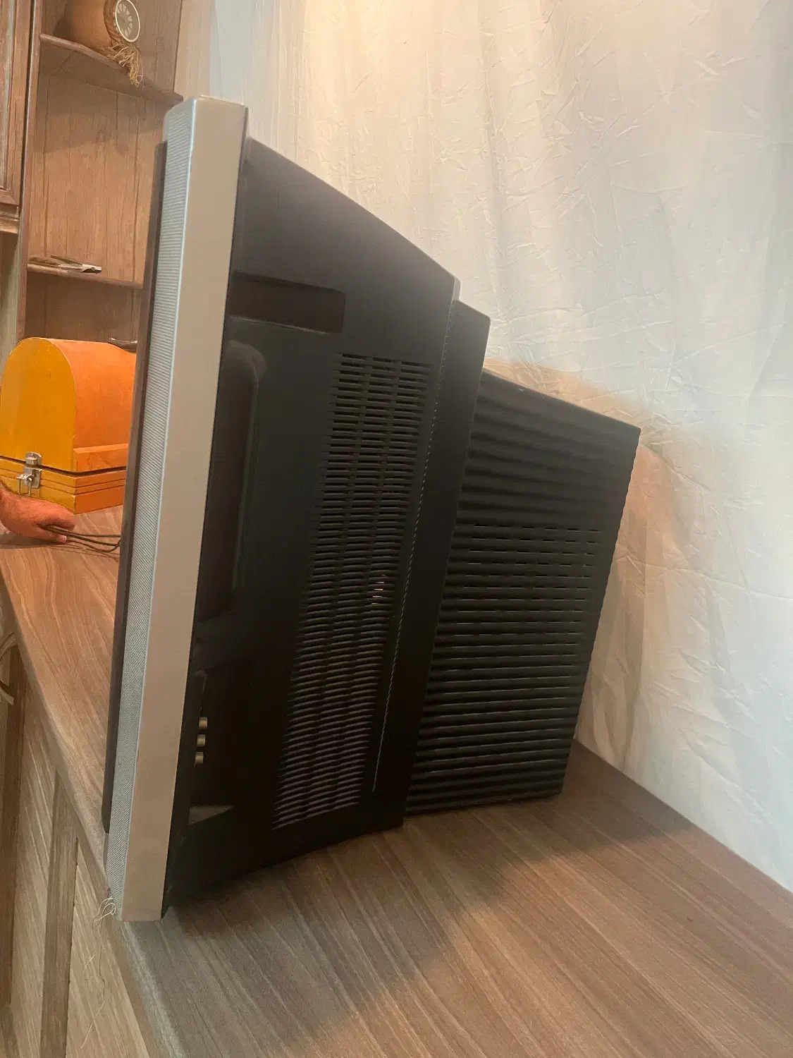 تلویزیون ال جی قدیمی|تلویزیون و پروژکتور|قم, بنیاد|دیوار