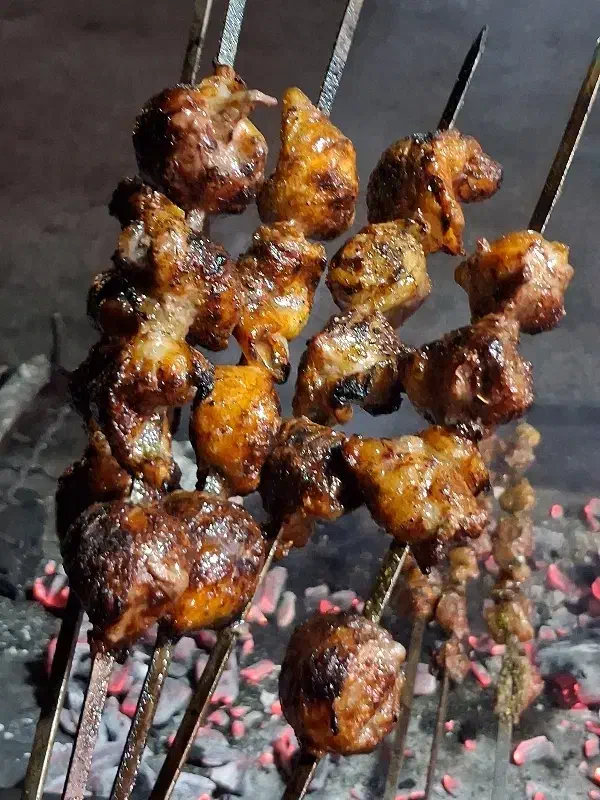 نیروی اقا برای کبابی|استخدام خدمات فروشگاه و رستوران|اندیمشک, |دیوار