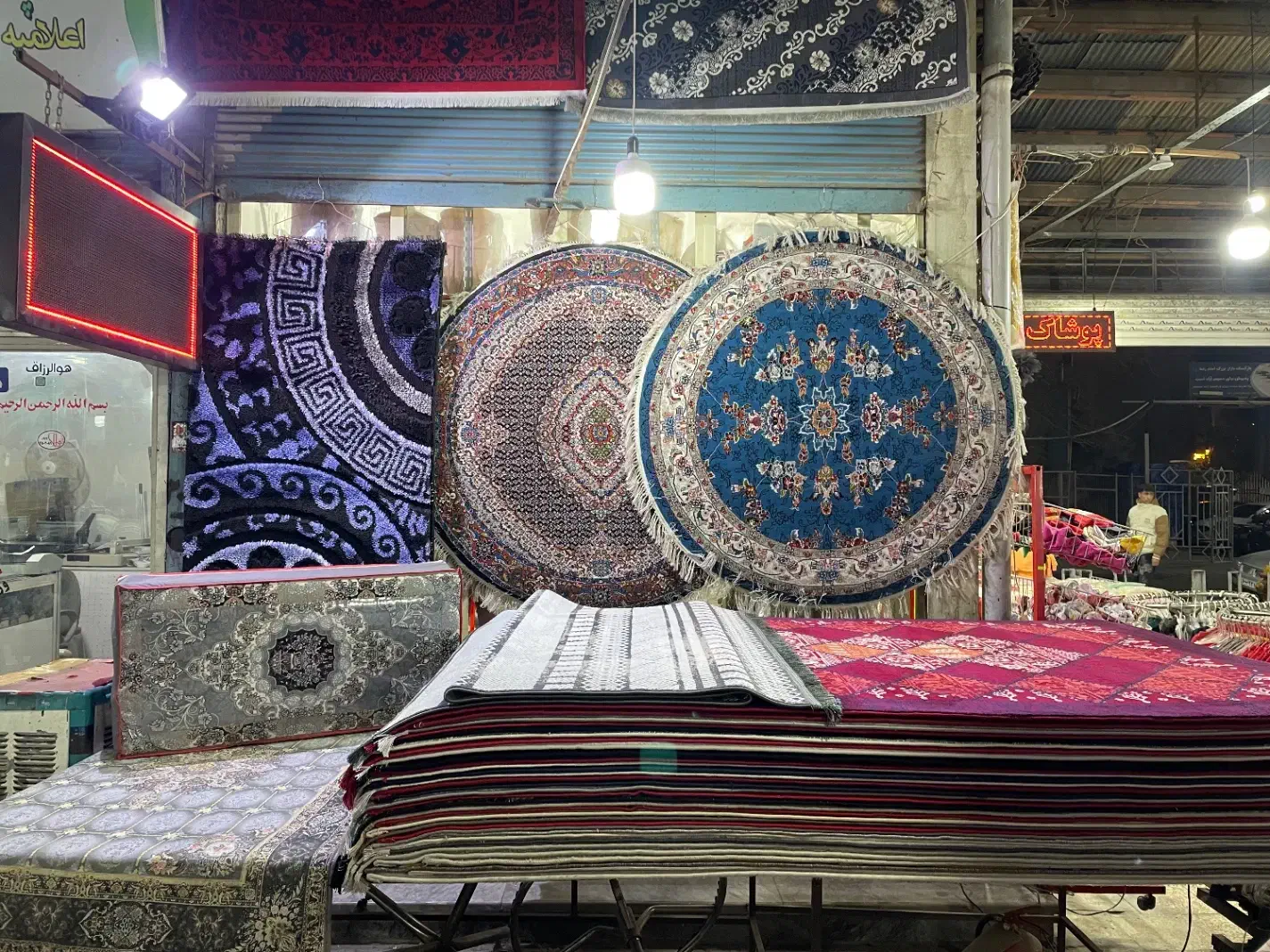 انواع قالیچه و پشتی در ابعاد متفاوت و جنس درجه یک|فرش|قدس, شهرقدس|دیوار
