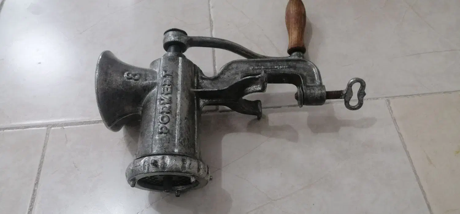 چرخ گوشت دستی|کلکسیون اشیاء عتیقه|سبزوار, فیاض|دیوار