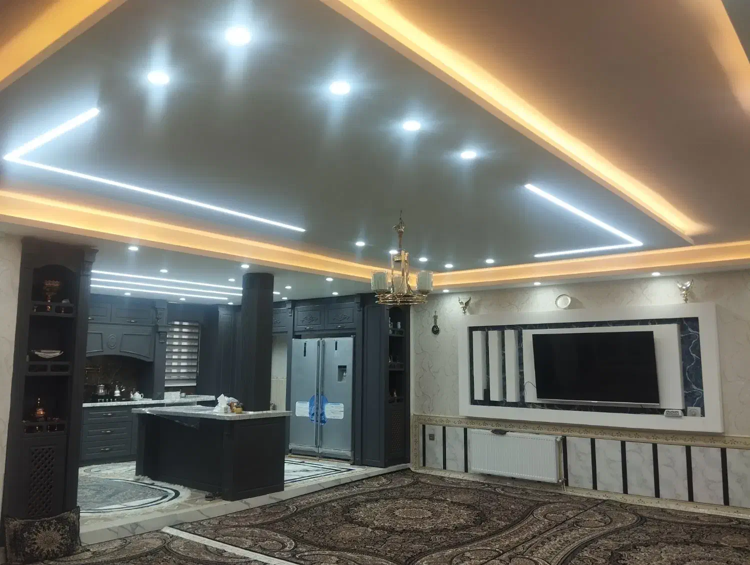 ساختمان سه طبقه 210متری سه نبش گلدشت شرقی خ لاله|فروش خانه و ویلا|خرم‌آباد, |دیوار