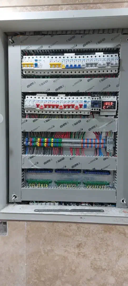 برق کار ساختمان حرفه ای برقکاری صنعتی|خدمات پیشه و مهارت|شیراز, آبیاری|دیوار