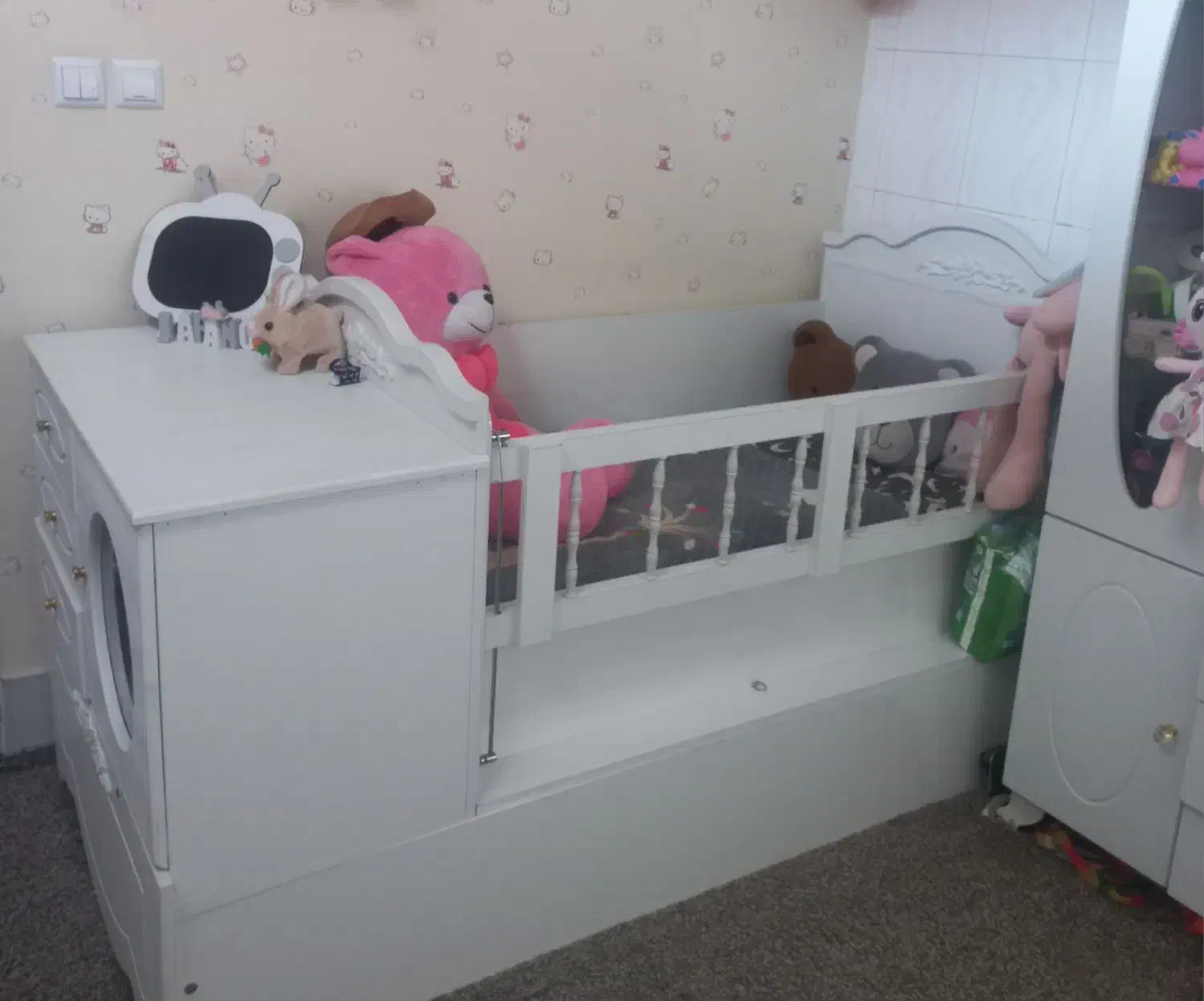 تخت وکمد|تخت و سرویس خواب|نیشابور, گنبد سبز|دیوار