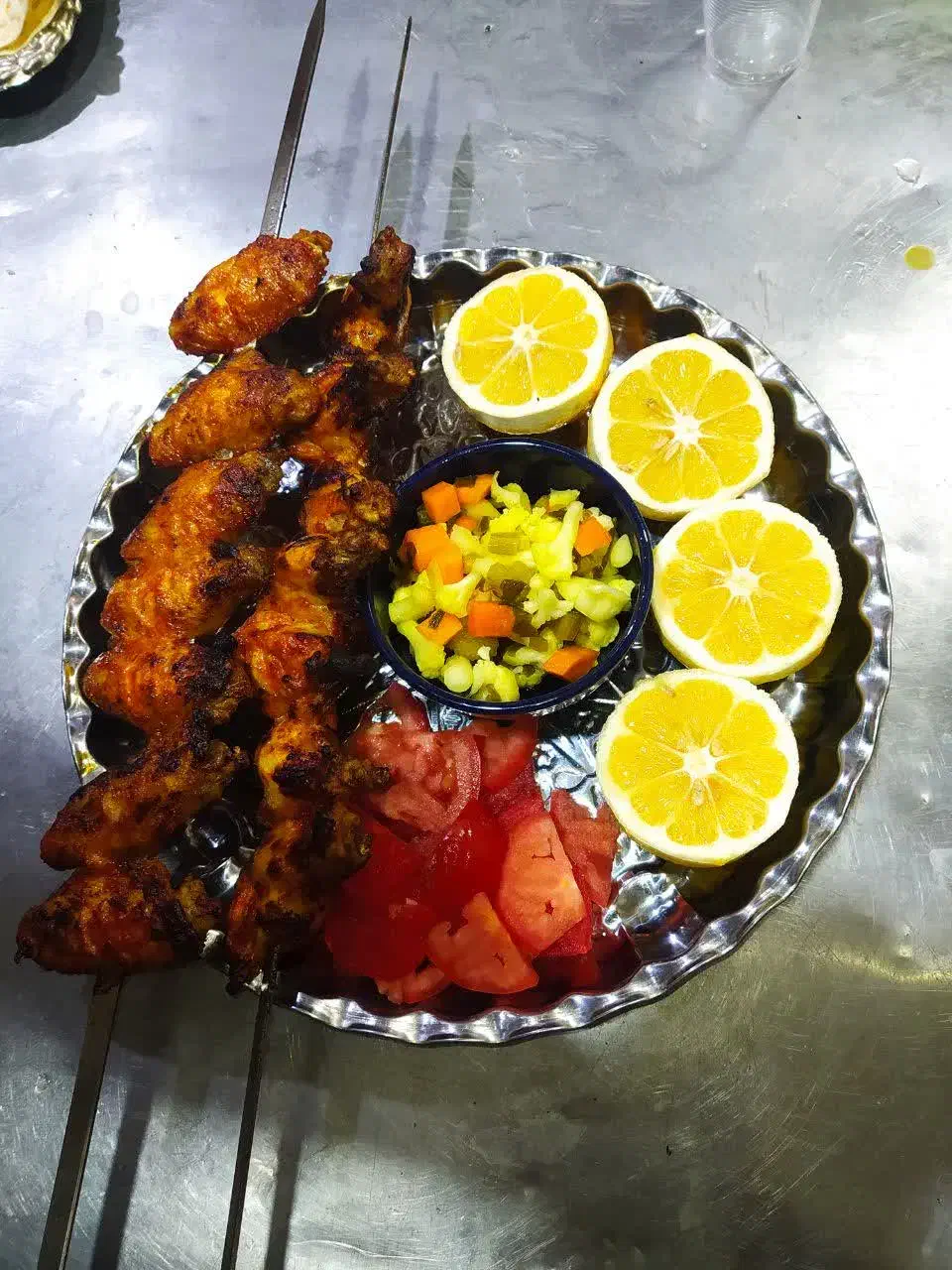 استخدام پرسنل خانم یا آقا برای رستوران|استخدام خدمات فروشگاه و رستوران|سلمانشهر, |دیوار