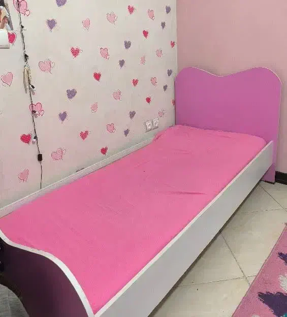 تخت نوجوان.کمدو ویترین|تخت و سرویس خواب|اصفهان, رحیمآباد|دیوار