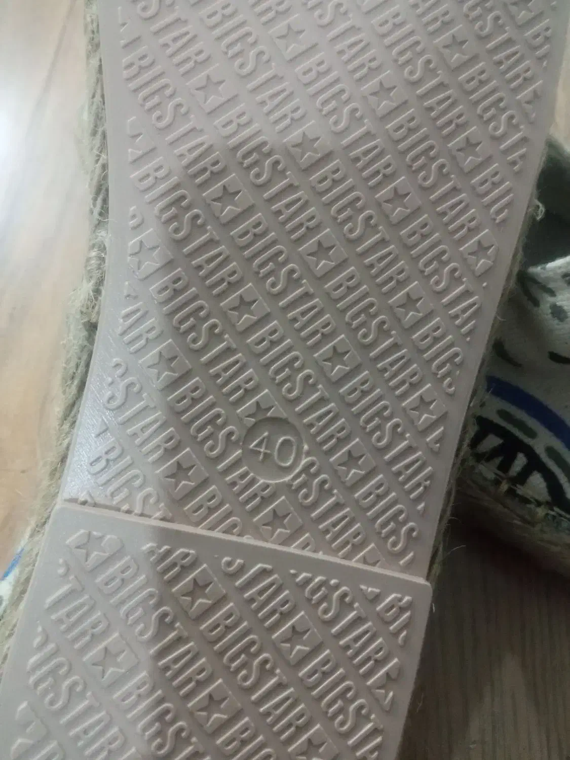 کفش سنتی|کیف، کفش، کمربند|تربت جام, میان جام|دیوار