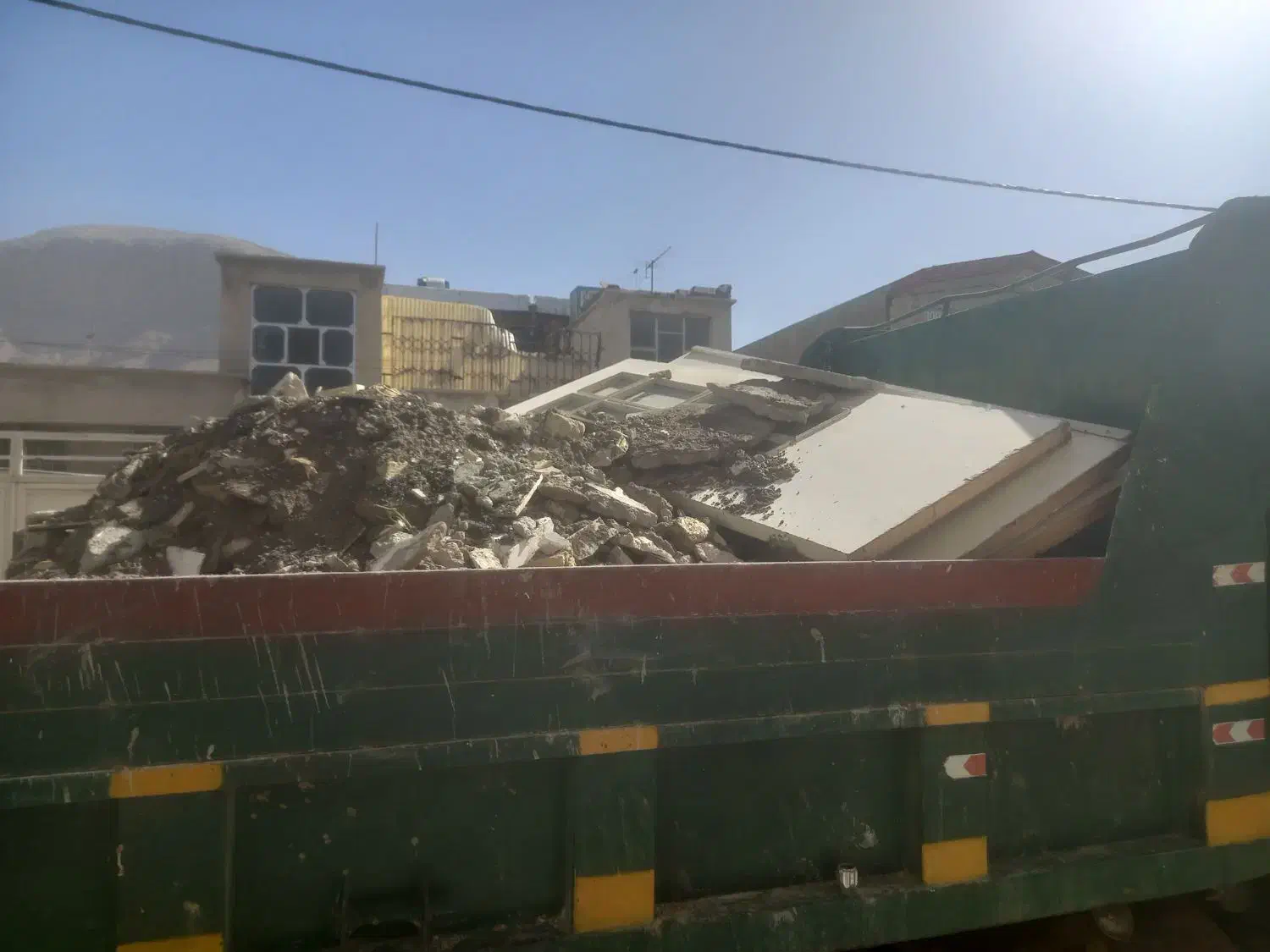 حمل نخاله باخاور کمپرسی بهمراه کارگر|خدمات حمل و نقل|کرمانشاه, |دیوار