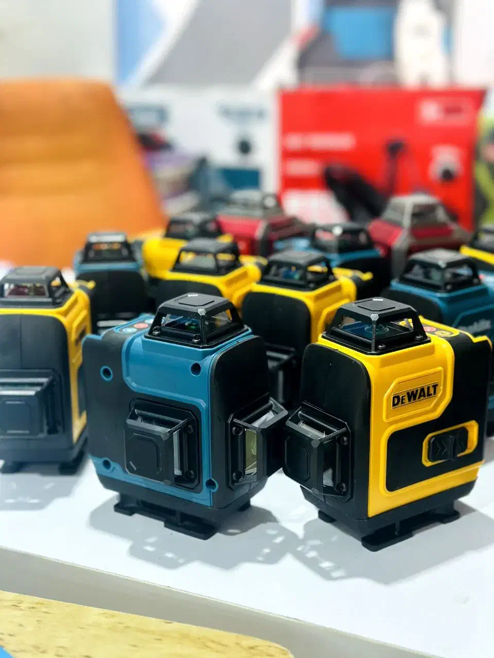 تراز لیزری 4بعدی دیوالت|مصالح و تجهیزات ساختمان|همدان, |دیوار